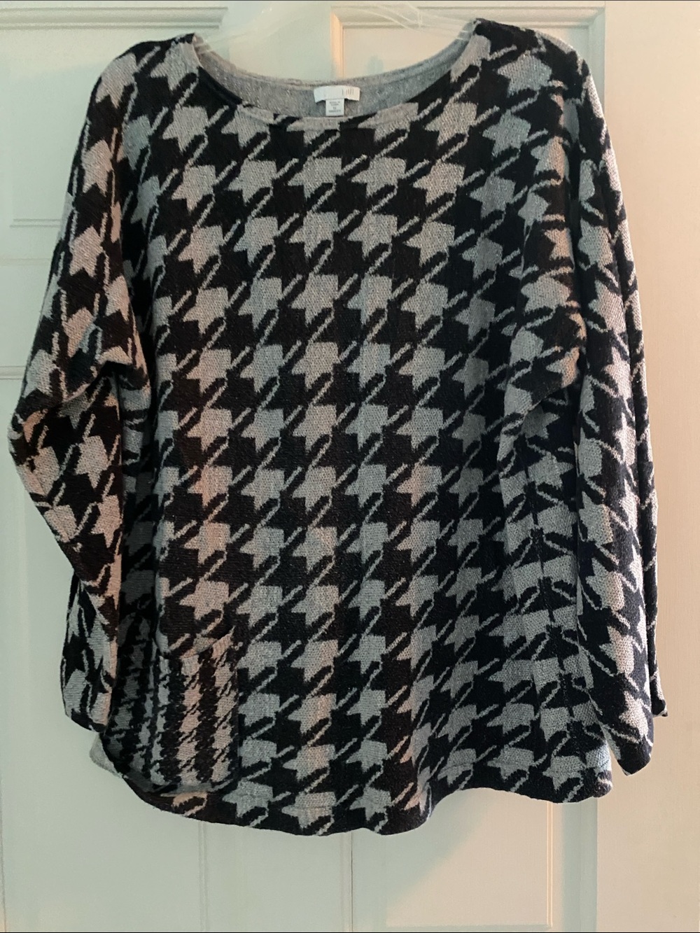 J. Jill Black & Gray Houndstooth Scoop Neck Sweater